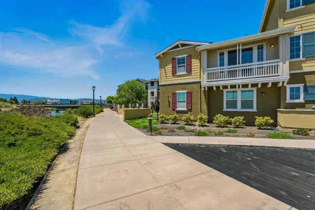 $1,170,000 | 636 Fan Tail Way, Unit 905, Redwood City, CA 94063