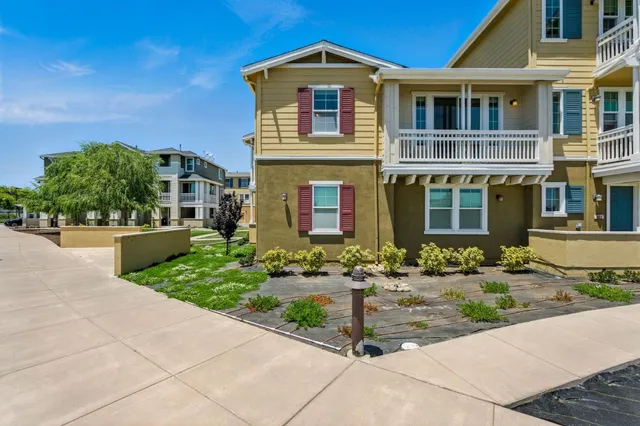 $1,170,000 | 636 Fan Tail Way, Unit 905, Redwood City, CA 94063