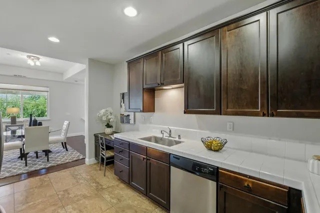 $1,170,000 | 636 Fan Tail Way, Unit 905, Redwood City, CA 94063