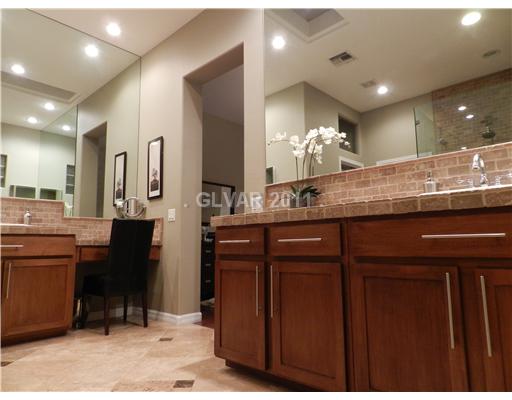 17 Kennesaw Road Henderson, NV 89052 - Photo 16 of 23 Master Bath/Spa.