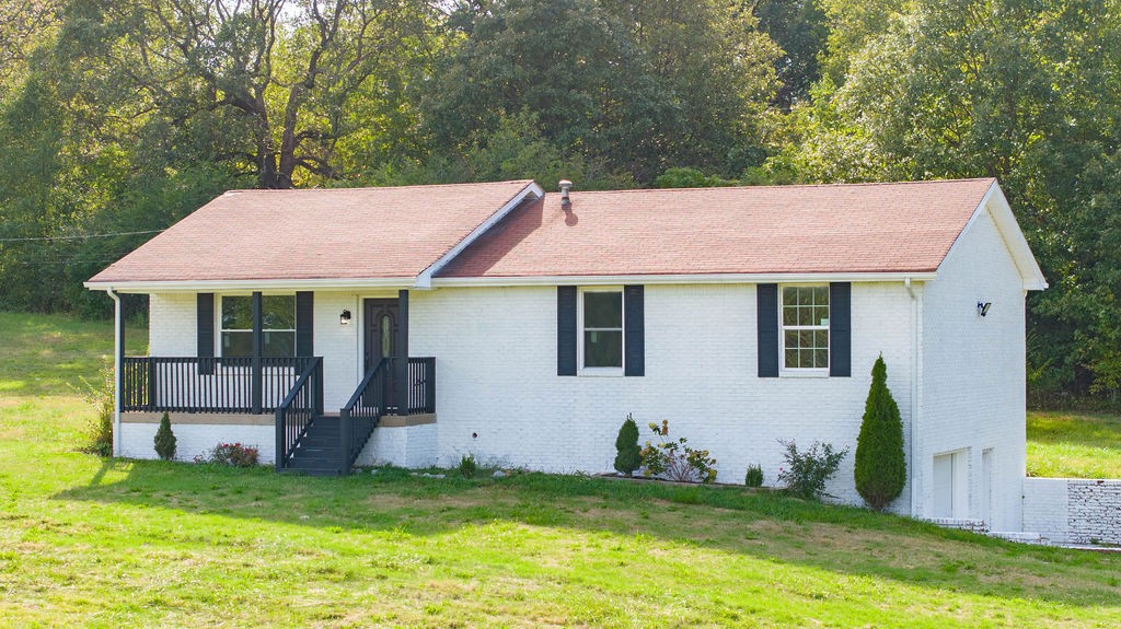2381 Sylvia Road Dickson, TN 37055 - Photo 5 of 55 Cute white brick house!