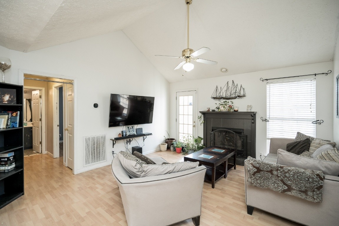 1025 Golden Pond Road Chapmansboro, TN 37035 - Photo 3 of 24 Gallery Image 3