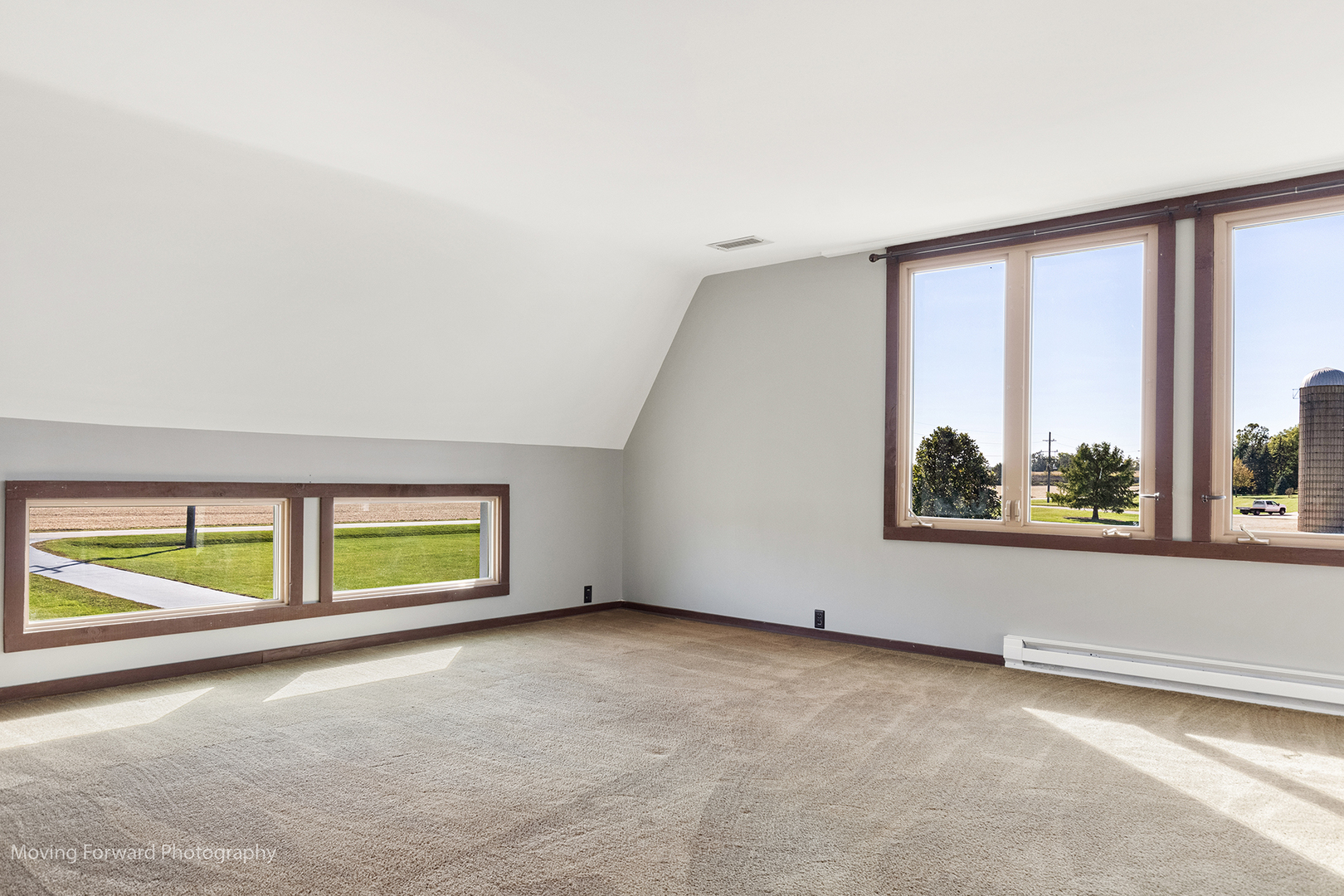 16910 Streit Road Harvard, IL 60033 - Photo 27 of 40 an empty room with a window