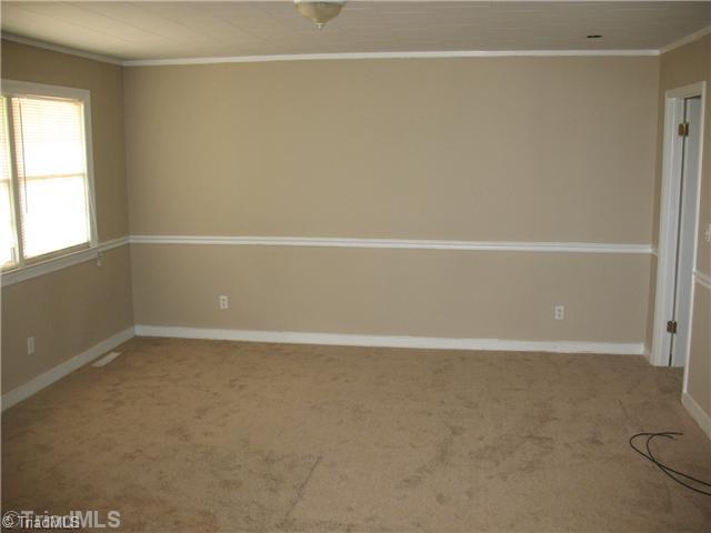 1067 Cromer Road King, NC 27021 - Photo 3 of 13 Living Room.