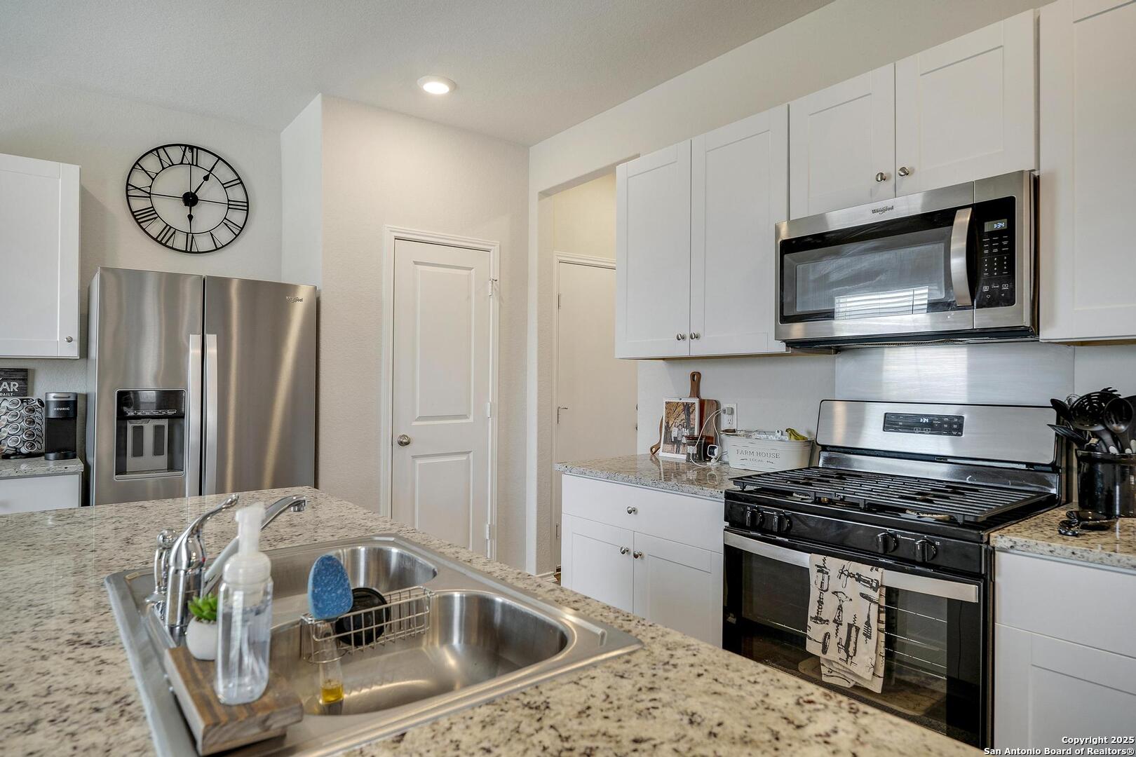 6424 Embankment Road San Antonio, TX 78252 - Photo 9 of 39