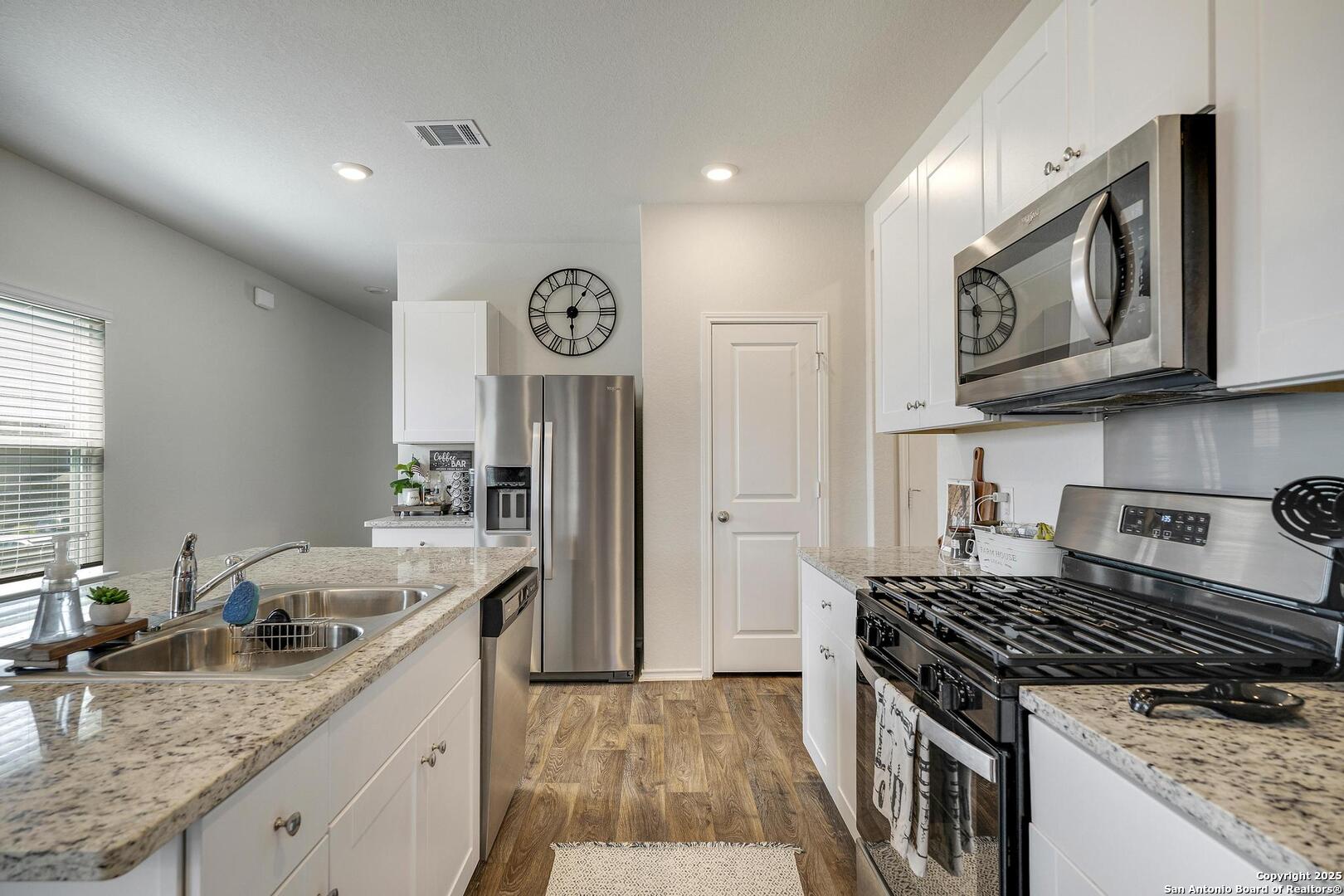 6424 Embankment Road San Antonio, TX 78252 - Photo 10 of 39