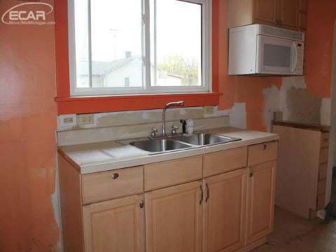 2336 North Linden Road Flint, MI 48504 - Photo 4 of 19 20424654-3.JPG