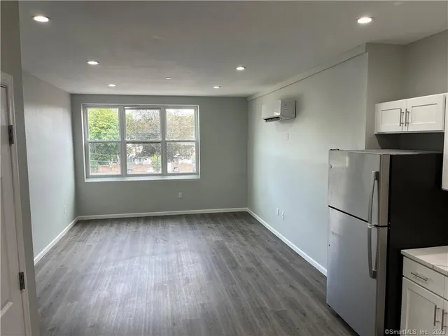 $1,450 | 893 Main Street, Unit 205, Manchester, CT 06040