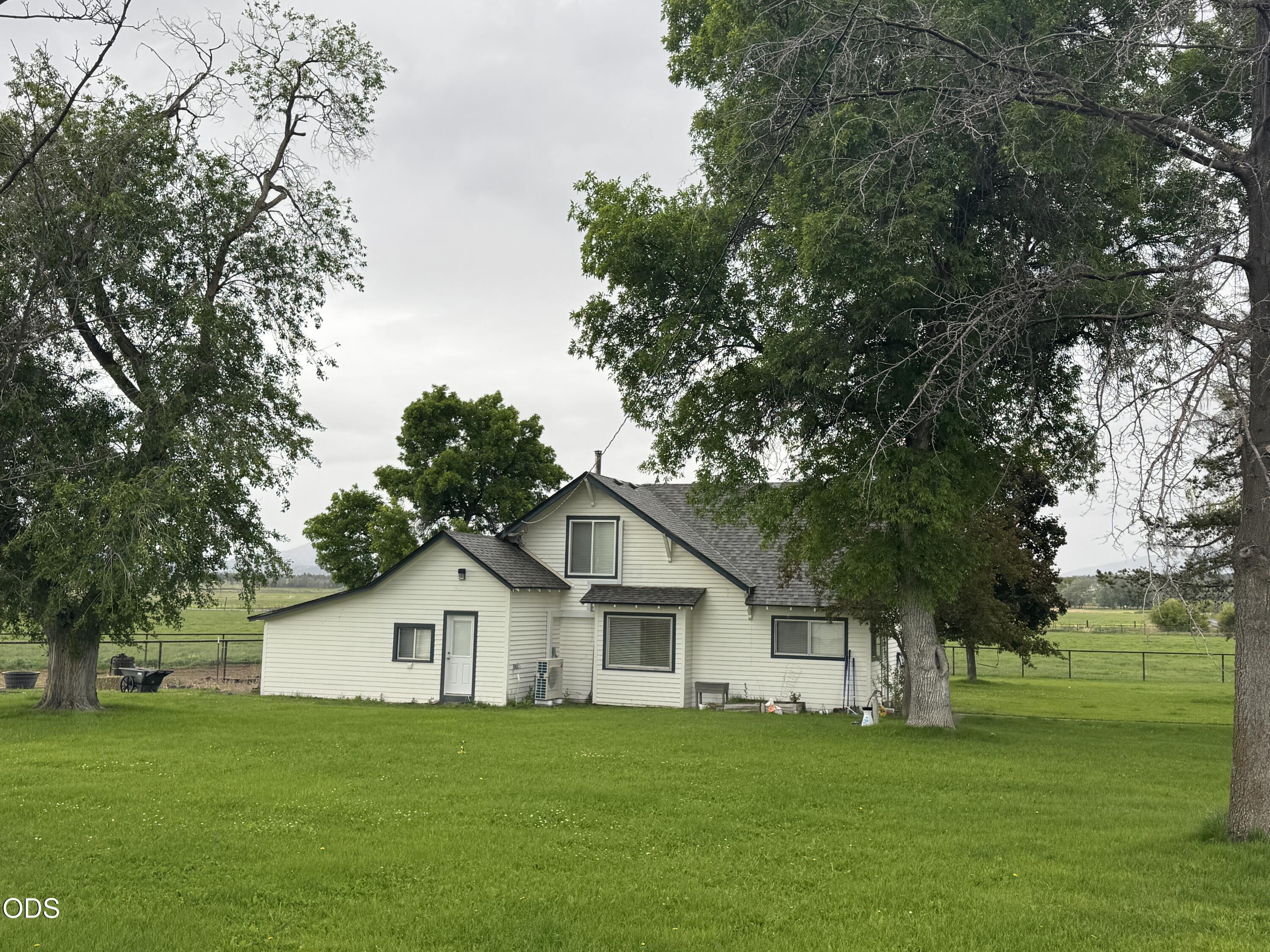 10410 Southwest Houston Lake Road Powell Butte, OR 97753 - Photo 15 of 92