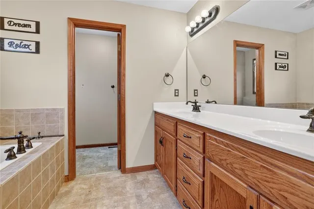 $367,000 | 542 Creekside Court, Lansing, KS 66043