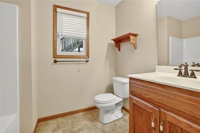 $367,000 | 542 Creekside Court, Lansing, KS 66043