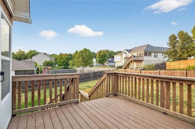 $367,000 | 542 Creekside Court, Lansing, KS 66043