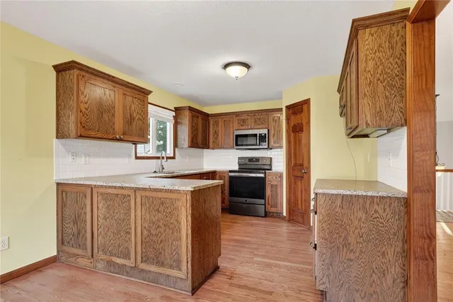 $367,000 | 542 Creekside Court, Lansing, KS 66043