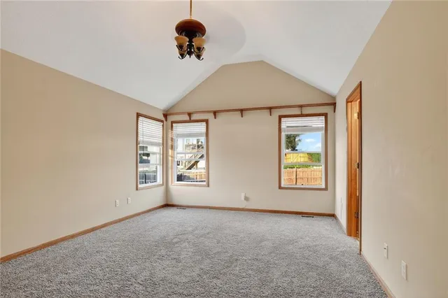 $367,000 | 542 Creekside Court, Lansing, KS 66043