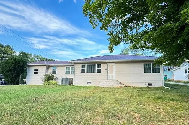 $1,900 | 1010 North High Street, Winchester, TN 37398