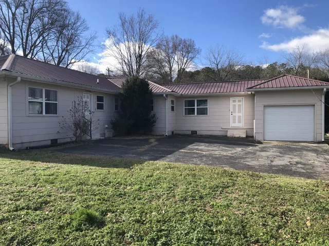 $1,900 | 1010 North High Street, Winchester, TN 37398