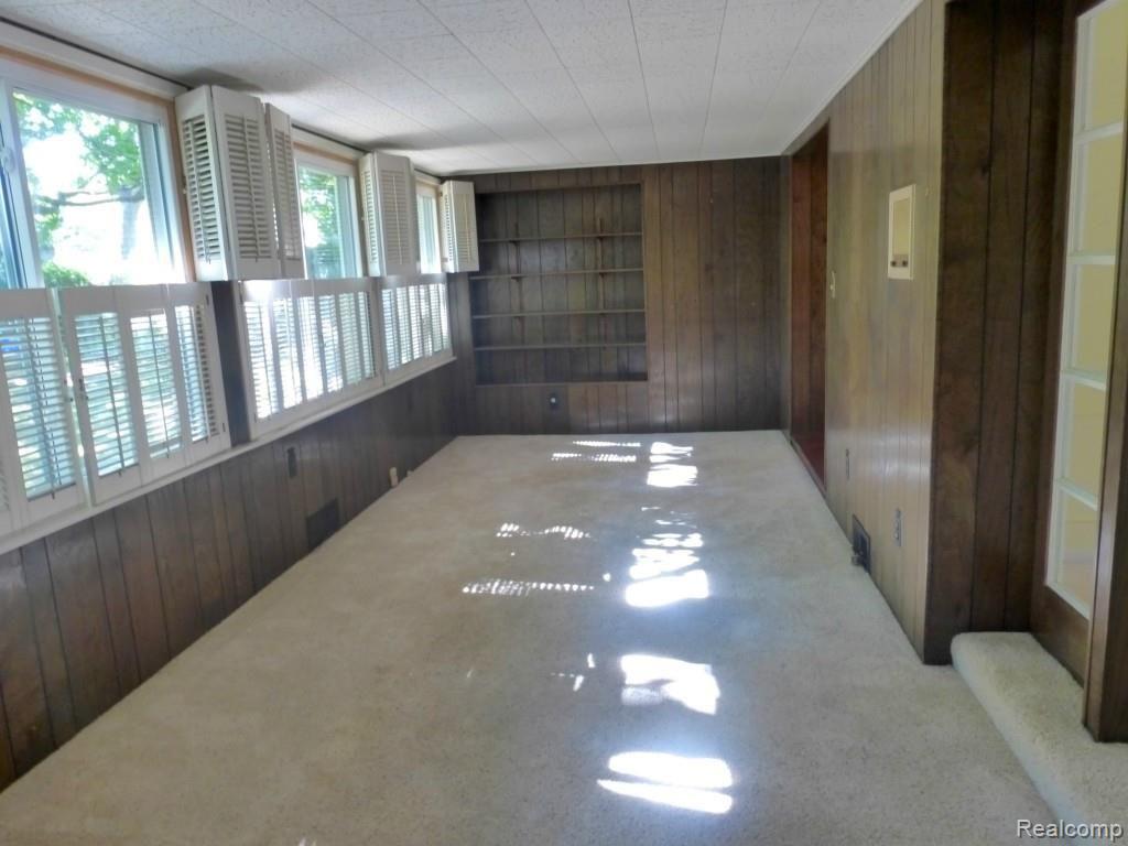 471 Lexington Road Grosse Pointe, MI 48236 - Photo 13 of 29 P1030340.jpg