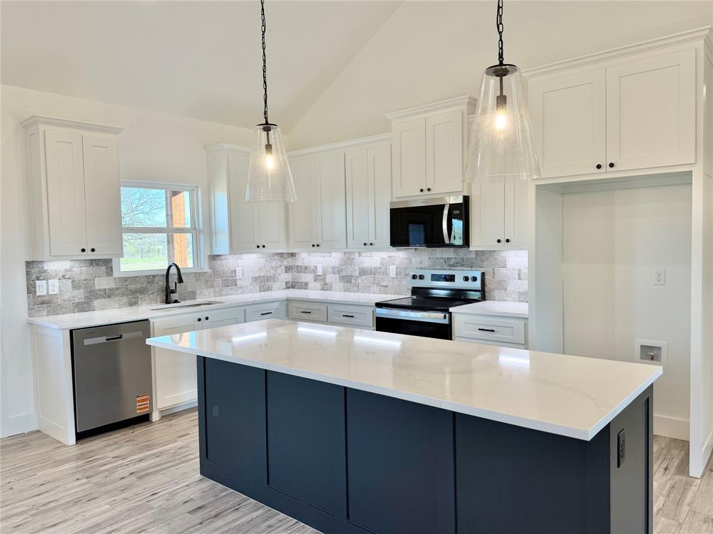 2001 Collin Street Weatherford, TX 76085 - Photo 7 of 32