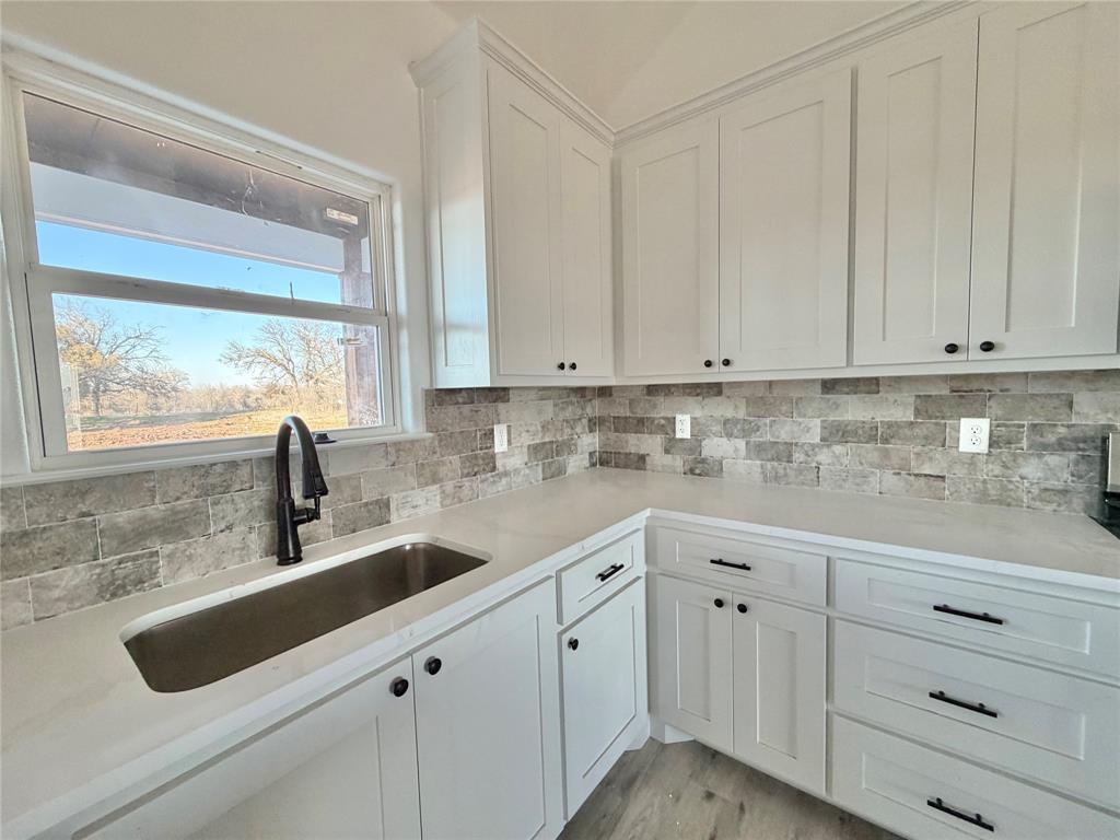 2001 Collin Street Weatherford, TX 76085 - Photo 8 of 32