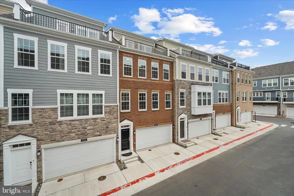 $999,999 | 10820 Willow Terrace, Fairfax, VA 22030