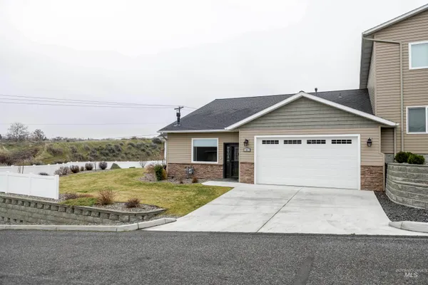 $470,000 | 910 Vineland Drive, Unit 6, Clarkston, WA 99403