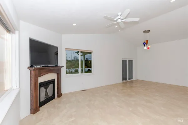 $470,000 | 910 Vineland Drive, Unit 6, Clarkston, WA 99403