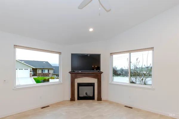 $470,000 | 910 Vineland Drive, Unit 6, Clarkston, WA 99403