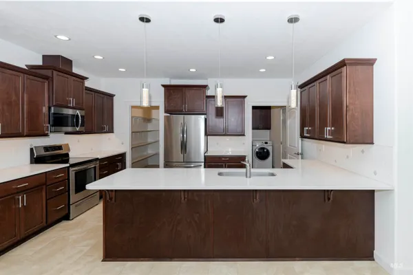 $470,000 | 910 Vineland Drive, Unit 6, Clarkston, WA 99403