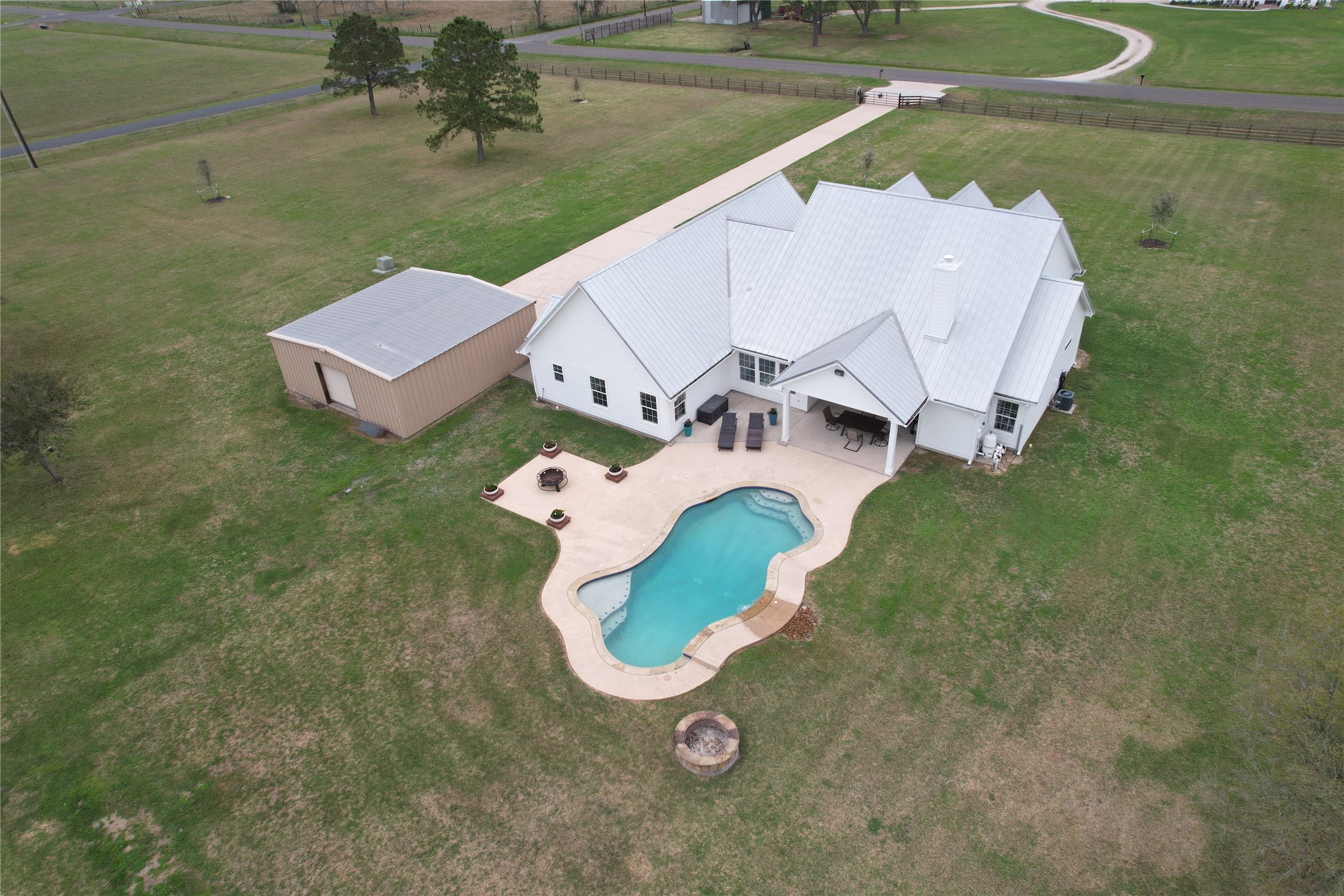 3722 Poskey Road Anahuac, TX 77514 - Photo 2 of 48