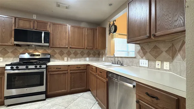 $2,000 | 4835 Windy Bluff Court, Katy, TX 77449