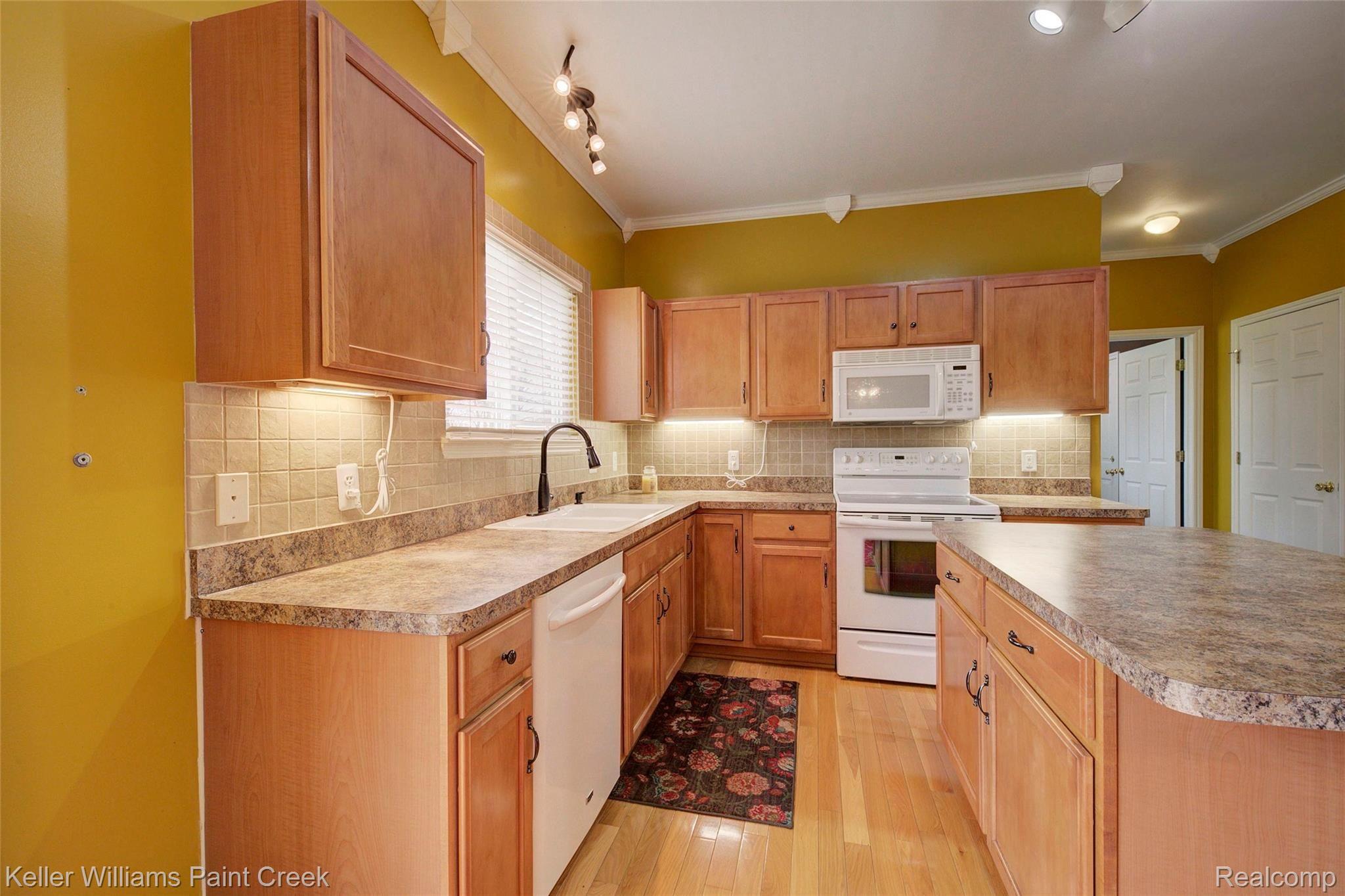 2263 East Maple Road Troy, MI 48083 - Photo 20 of 54 Kitchen