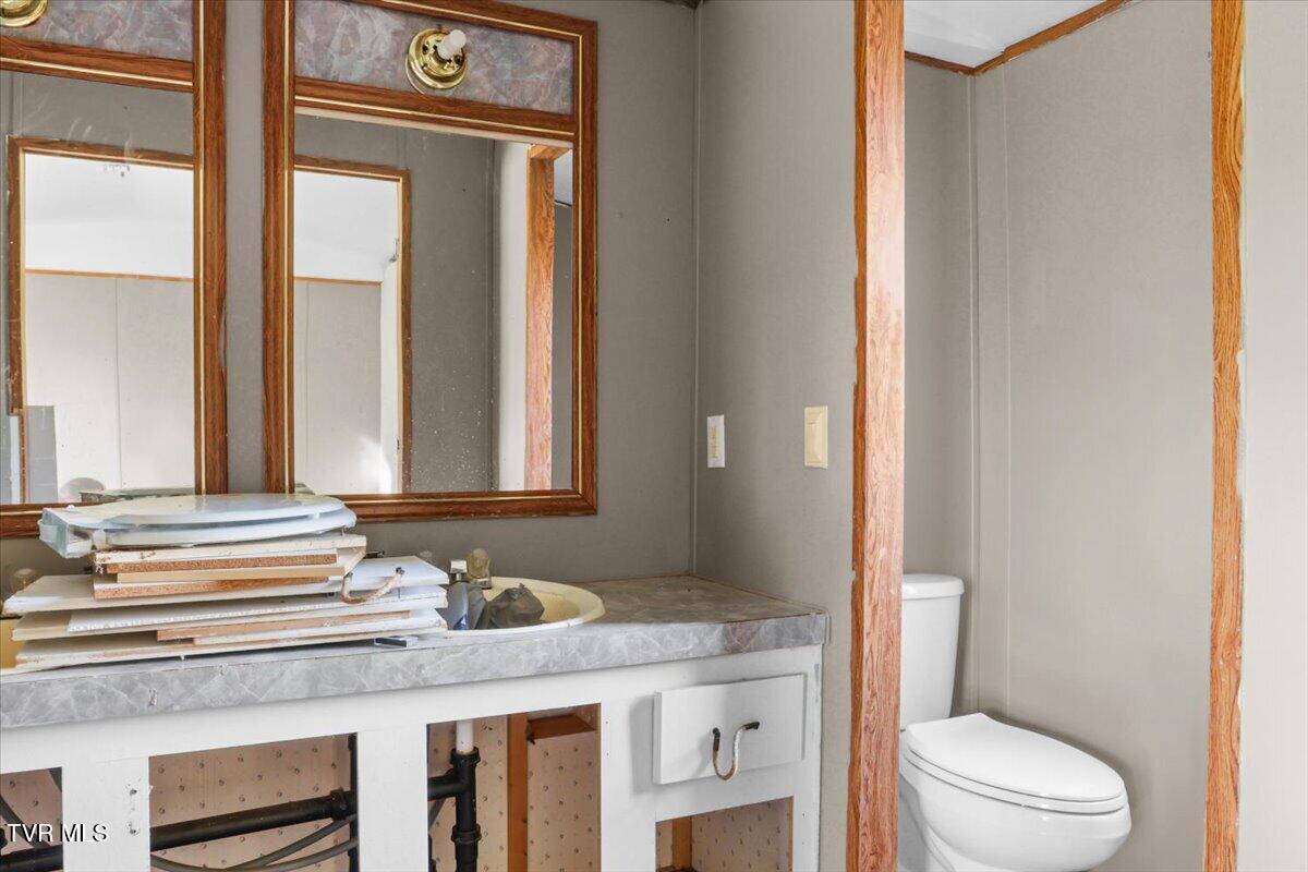 762 Milburnton Road Limestone, TN 37681 - Photo 13 of 31 17-Master Bathroom