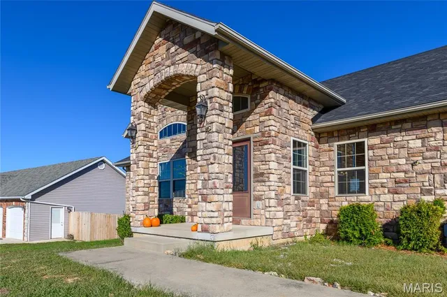 $476,900 | 105 Paradise Street, Waynesville, MO 65583