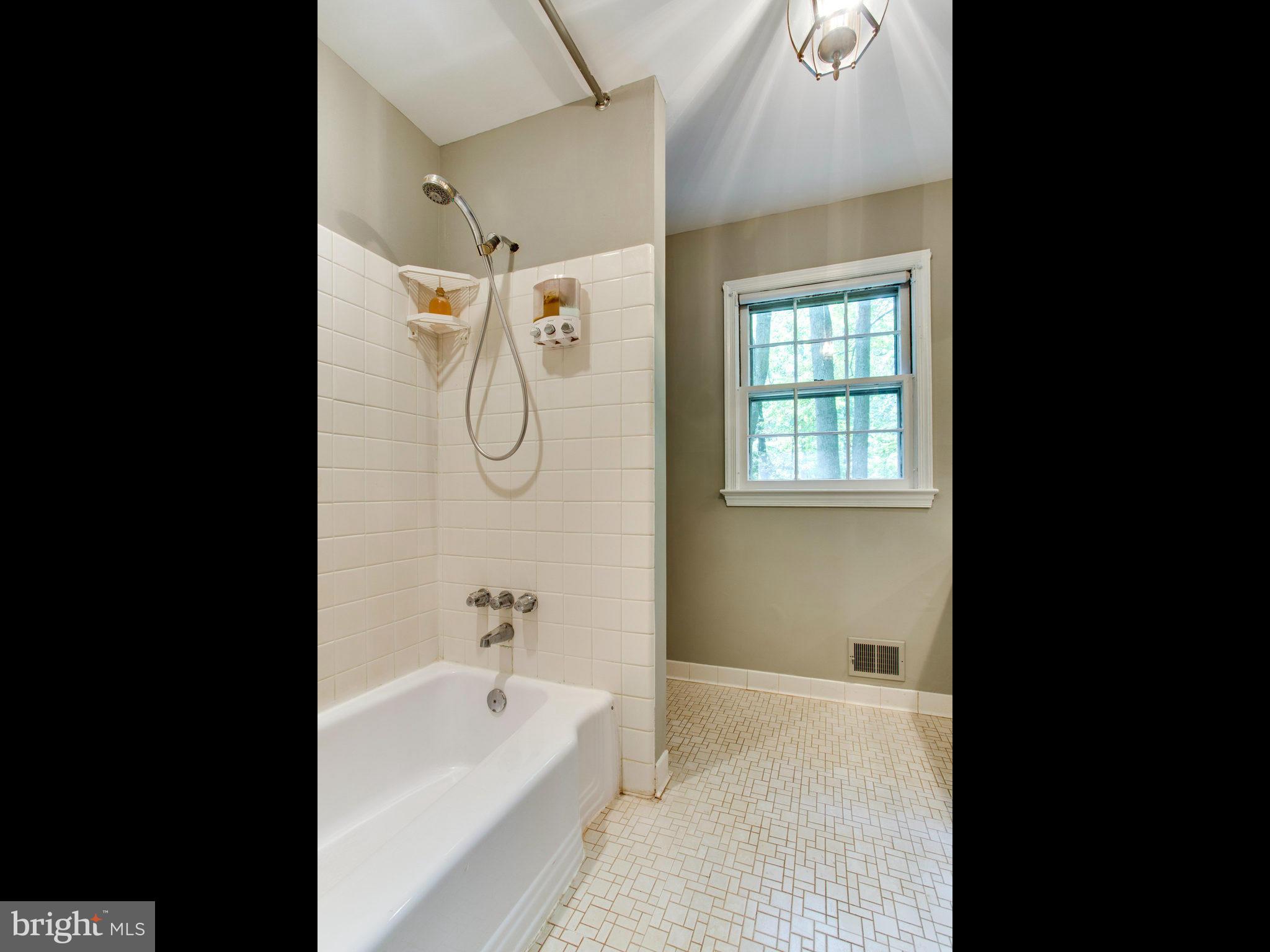7500 Maple Branch Road Clifton, VA 20124 - Photo 18 of 30 Bath