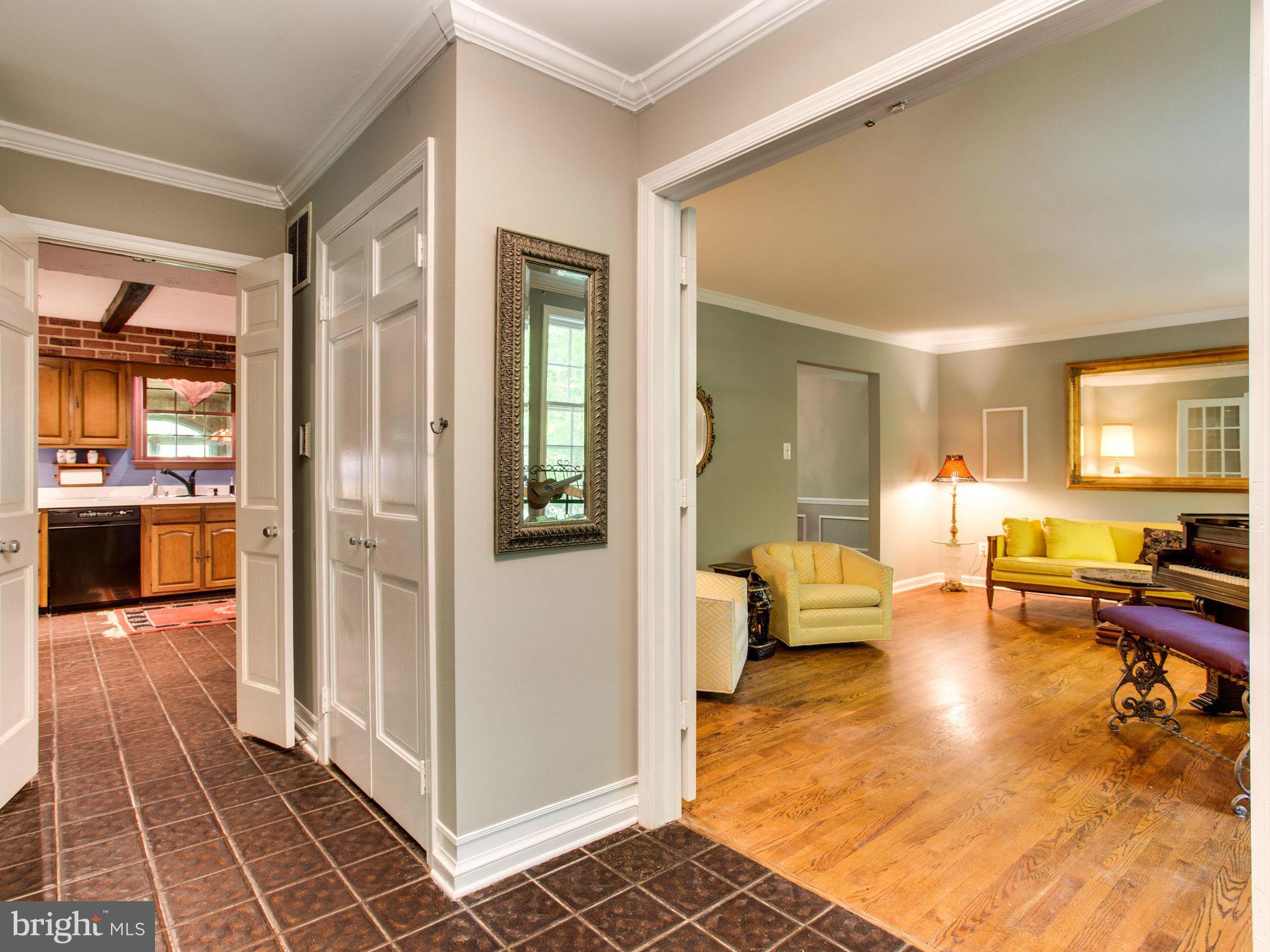 7500 Maple Branch Road Clifton, VA 20124 - Photo 3 of 30 Foyer