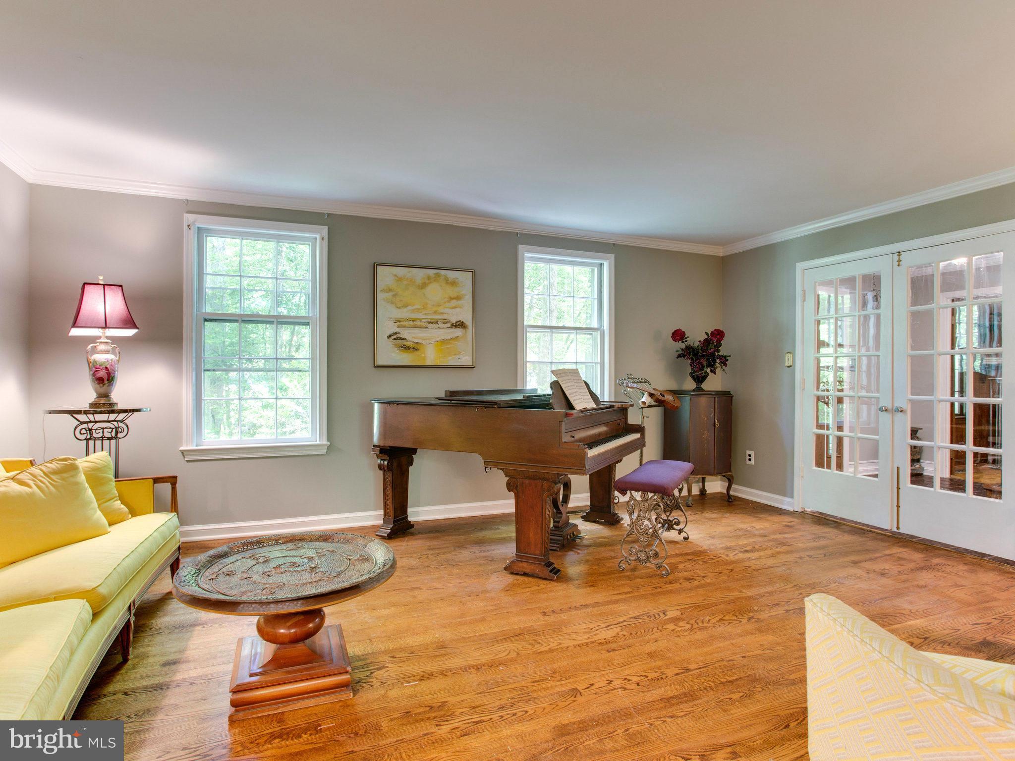 7500 Maple Branch Road Clifton, VA 20124 - Photo 5 of 30 Living Room