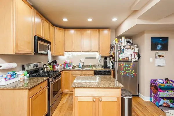 $2,100 | 1142 West Morse Avenue, Unit GW, Chicago, IL 60626
