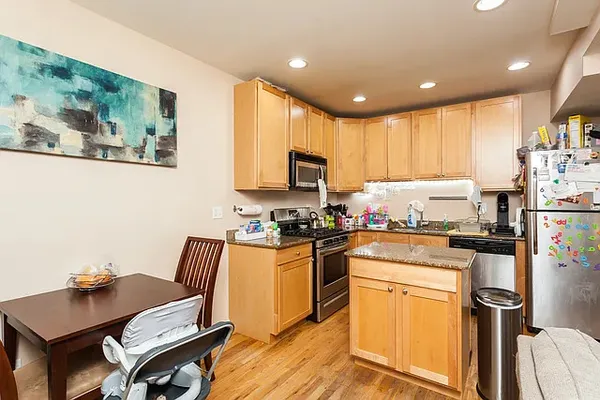 $2,100 | 1142 West Morse Avenue, Unit GW, Chicago, IL 60626
