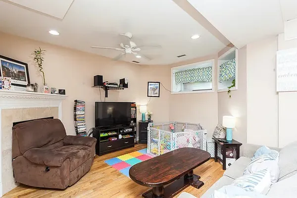 $2,100 | 1142 West Morse Avenue, Unit GW, Chicago, IL 60626