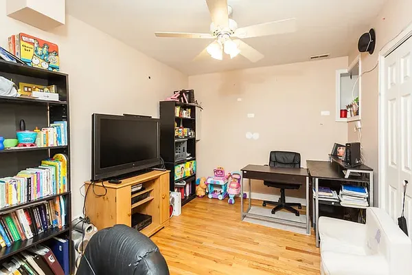 $2,100 | 1142 West Morse Avenue, Unit GW, Chicago, IL 60626
