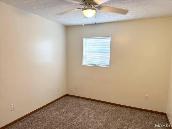 $875 | 1301 Main Street, Unit H, Highland, IL 62249