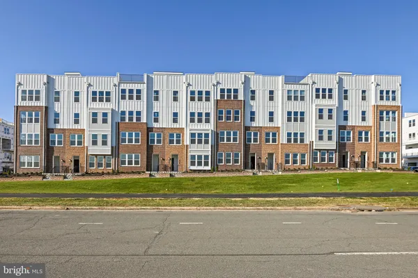 $3,250 | 19872 Yellow Daisy Terrace, Ashburn, VA 20147