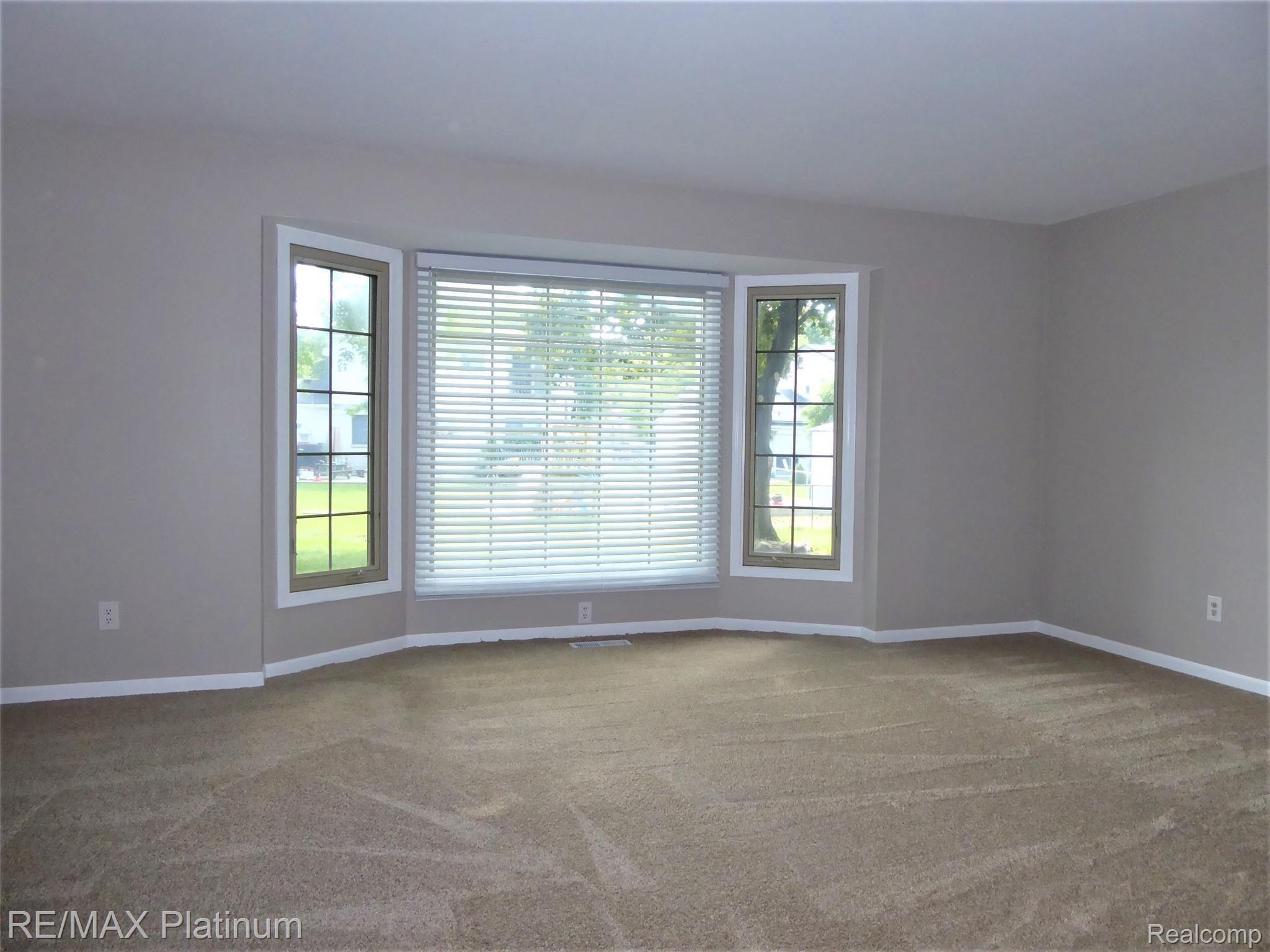 18678 Gill Road Livonia, MI 48152 - Photo 2 of 15 Living Room