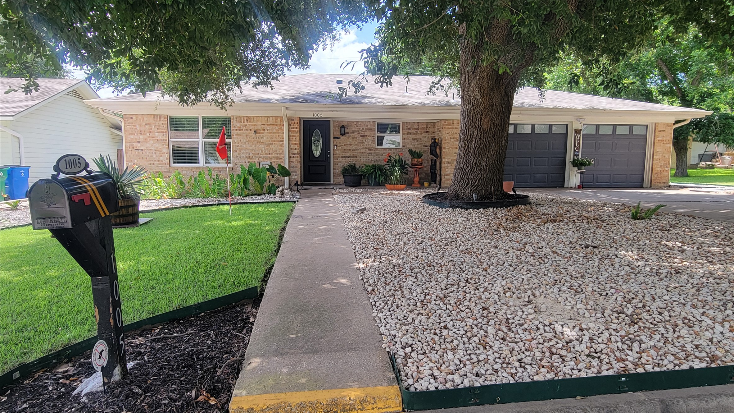 1005 George Street Taylor, TX 76574 - Photo 1 of 28