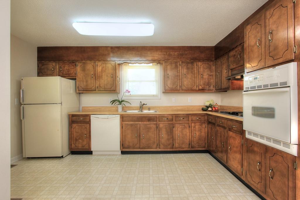 136 Bud Cookston Road Whitwell, TN 37397 - Photo 29 of 45 Kitchen