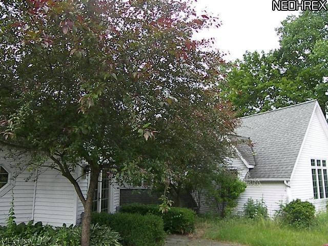 7635 Fields Road Chagrin Falls, OH 44023 - Photo 3 of 17