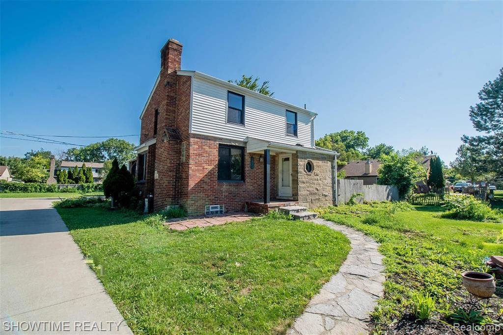 2559 East Maple Road Troy, MI 48083 - Photo 2 of 14