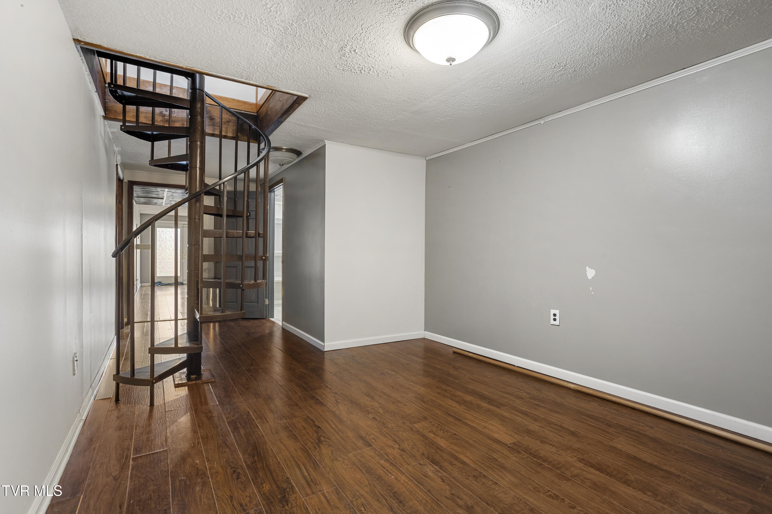 104 Ridgemont Street Bristol, TN 37620 - Photo 37 of 60 177A3904-HDR