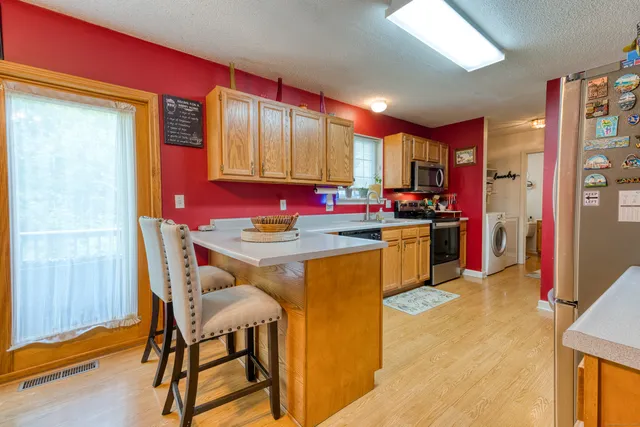 $360,000 | 230 White Oak Way, Torrington, CT 06790