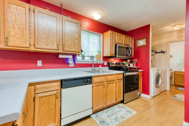 $360,000 | 230 White Oak Way, Torrington, CT 06790